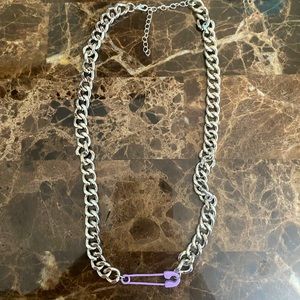 Hot Topic Purple Saftey Pin Necklace💜🧷